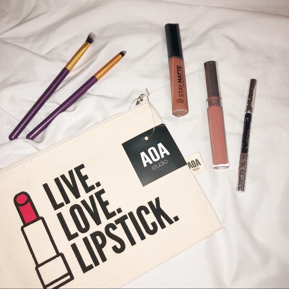 Makeup Bundle - Picture 1 of 1